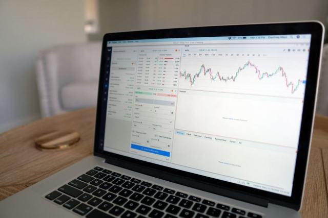 Rendement PEA en octobre : Vinci Bourse Direct et ETF distribuants Point de situation sur le rendement PEA en octobre