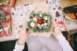 Idée cadeau Noël : offrir des fleurs, un choix original et malin